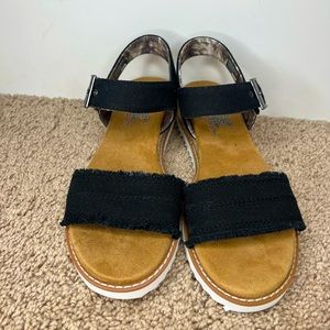 NWT BOBS Sandals Size 6